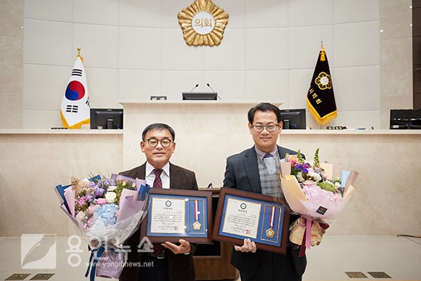 용인시의회 윤원균·이진규 의원, 제1회 (사)경기인터넷언론인협회 행정·의정 대상 수상